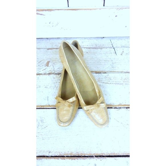 Stuart Weitzman beige tan embossed high heel leather pumps reptile embossed - Picture 3 of 9